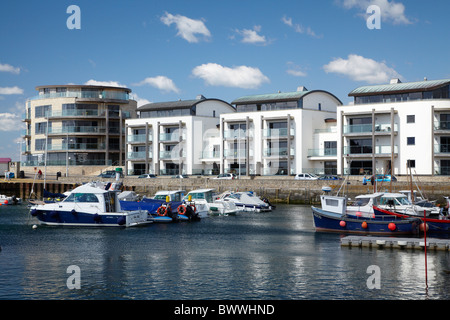 Marina e appartamenti, West Bay, Bridport, Dorset, England, Regno Unito Foto Stock
