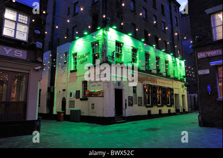 Flanagans Apple Irish themed public house in Matthew Street, Liverpool - home originale del Cavern Club che è stato iarde di distanza. Foto Stock