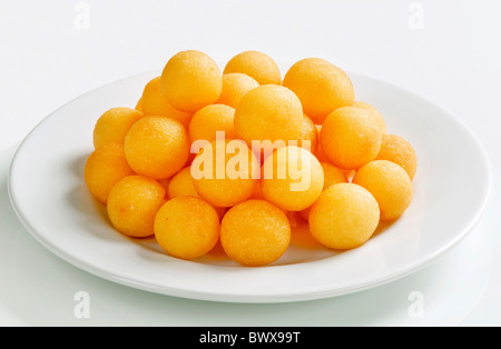 Cumulo di crocchette di purè di patate su una piastra - studio Foto Stock