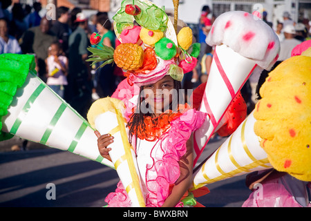 Trinidad Junior Carnival - ragazza nel gelato costume Foto Stock