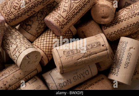 Una collezione di utilizzati tappi vino Foto Stock