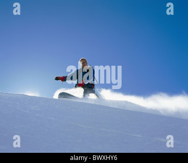 Inverno Sport invernali sport Bernina dinamica area back luce Grigioni Grigioni uomo nuvola di neve in Svizzera Foto Stock