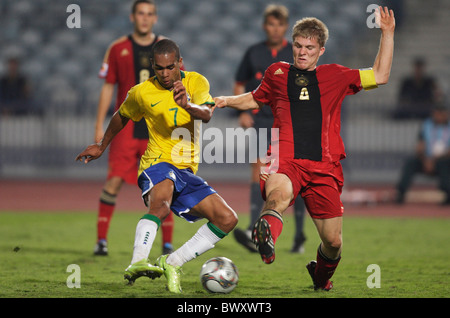 Alex Teixeira del Brasile (l) battaglie Germania team capitano Florian Jungwirth (r) durante una FIFA U-20 World Cup quarterfinal match Foto Stock