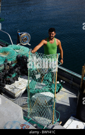 Pescatore in Sao Mateus de Calheta, isola di Terceira, Azzorre Foto Stock