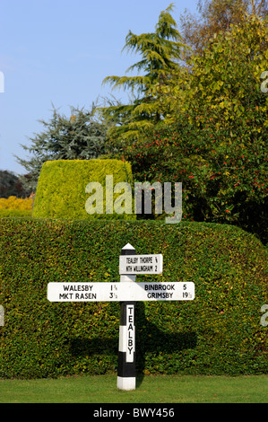 Segno Post, Tealby, Lincolnshire, Regno Unito. Foto Stock