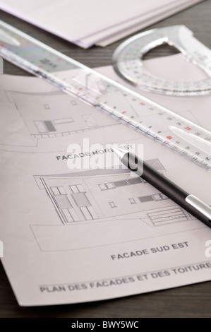 Schema di costruzione con una penna e un righello Foto Stock