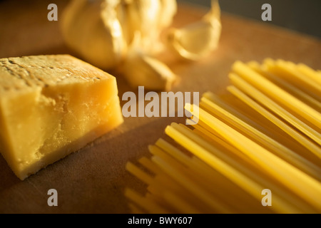 Close-Up di spaghetti, formaggio e aglio Foto Stock