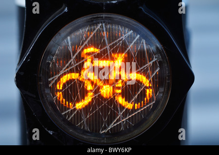 Bicicletta ambra luce di corsia, Amsterdam, Paesi Bassi Foto Stock