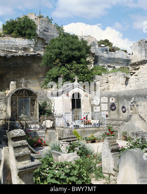 Il vecchio muro di roccia città Francia Europa cimitero tombe Gruften Les Baux de Provence Foto Stock