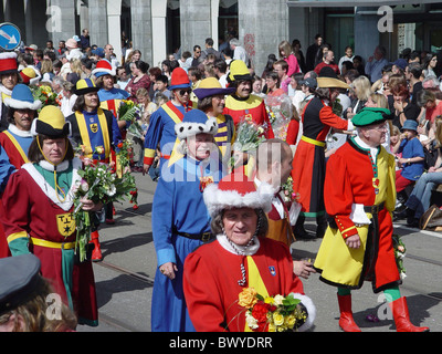 Costumi della tradizione gli uomini nessun modello di rilascio parade Svizzera Europa Sechselauten tradizione del festival in 2003 Foto Stock