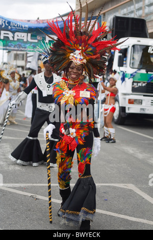 Trinidad Carnevale - masquerader femmina in un marinaio sfumato il costume da la banda "Vegas' Foto Stock