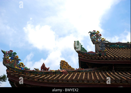 Dettagli del tetto coloful sculture, Kaiyuan tempio, il Chaozhou, nella provincia di Guangdong, Cina Foto Stock