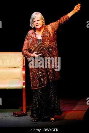 Politico conservatore e Strictly Come Dancing star Ann Widdecombe durante una lezione tour Giugno 2010 Foto Stock