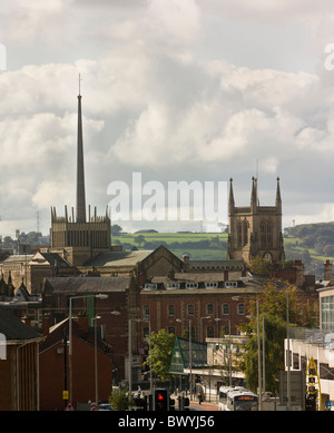 Blackburn guglia della cattedrale e lanterna 1962-67 aggiunto ai disegni e ai modelli di Laurence King e John Hayward vista dalla città Foto Stock