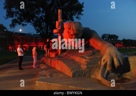 Monumento a un soldato sovietico, Brest, Bielorussia Foto Stock