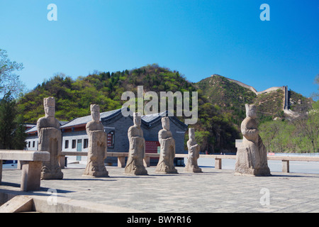 Statua di pietra degli antichi funzionari civili, Shuiguan Grande Muraglia di Badaling, Yanqing, Pechino, Cina Foto Stock