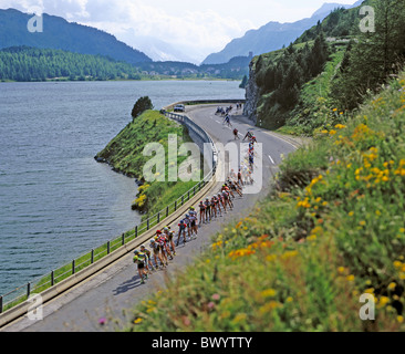 Alpine montagne delle Alpi Inline Skating Marathon canton Grigioni Grigioni Svizzera Europa nessun modello di rilascio Foto Stock