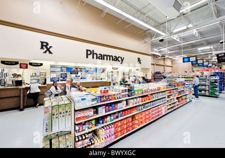 Farmacia in un Walmart Supercenter, Haines City Central Florida, Stati Uniti d'America Foto Stock