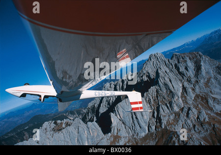 Aeroplano flies montagne Aliante Glider vela vola volo deltaplano volare Sport Foto Stock