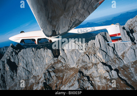 Aeroplano flies montagne Aliante Glider vela vola volo deltaplano volare Sport Foto Stock