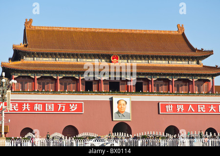 La Tiananmen, noto anche come porta della pace celeste, Piazza Tiananmen, Pechino, Cina Foto Stock