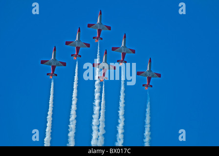 Sei PATRULLA AGUILA display spagnolo del team Air force display team sei CASA C-101eb Aviojets Foto Stock