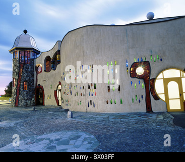 Architettura crepuscolo crepuscolo Hundertwasser mercato coperto nessun rilascio di proprietà svizzera Europa canton San Ga Foto Stock