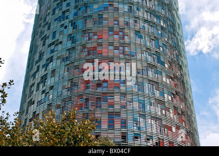 Torre Agbar grattacielo a Barcellona, progettato dall'architetto Jean Nouvel, Catalogna, Spagna Foto Stock