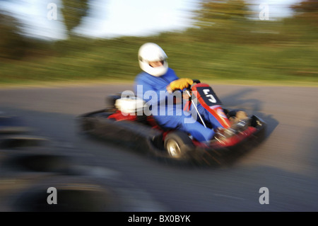 Azione fuori del dinamismo conducente Go Kart Gokart motor sport in funzione della pendenza racing sport sport sfuma Foto Stock