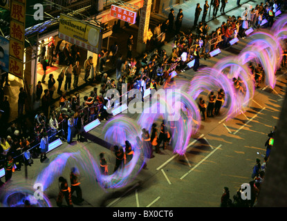 Dragon Dance durante il Tai Kok Tsui Tempio Fair, Hong Kong, Cina Foto Stock