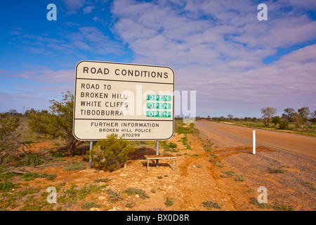 Le condizioni della strada accedi Mutawintji National Park, Broken Hill, Nuovo Galles del Sud Foto Stock