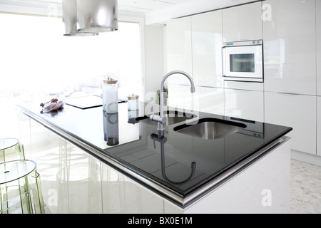 Moderna cucina bianca pulire interior design architettura deco Foto Stock
