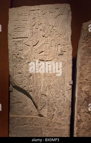 Prigioniero catturato su Stela 15 dal sito maya di Yaxchilan in Chiapas, Messico. Museo Nazionale di Antropologia, Città del Messico. Foto Stock