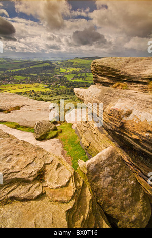 Una vista da sopra della graniglia di macina a bordo Curbar,Parco Nazionale di Peak District Foto Stock