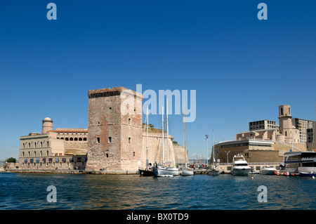 Fort Saint Jean presso l'entrata al vecchio porto o Porto, Marsiglia o Marsiglia Provenza, Francia Foto Stock
