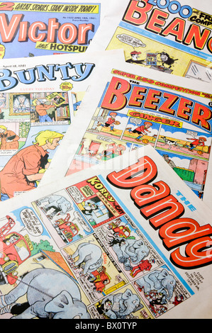 Vecchi fumetti per bambini, compreso il Beano, Dandy, Victor, Bunty, Beezer Foto Stock