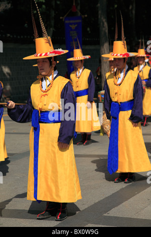 Cambio della Guardia, Palazzo Deoksugung, Palazzo della longevità virtuoso, Seoul, Corea del Sud, Asia Foto Stock