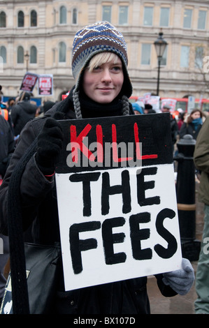 Gli studenti dimostrano contro l'istruzione i tagli e le tasse scolastiche aumenta a Londra tempesta di neve 30 Novembre 2010 Foto Stock