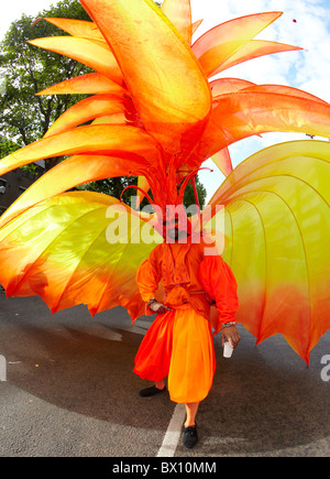 Uomo in Costume Il carnevale di Notting Hill Londra REGNO UNITO Foto Stock