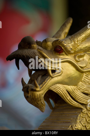 Dragon protezione di un santuario di incenso Foto Stock