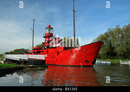 Sula Lightship passa attraverso il ponte di patch Foto Stock