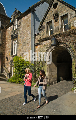 dh St Marys College ST ANDREWS Fife University Students Beaton edifici regno unito scozia donne adolescenti Foto Stock