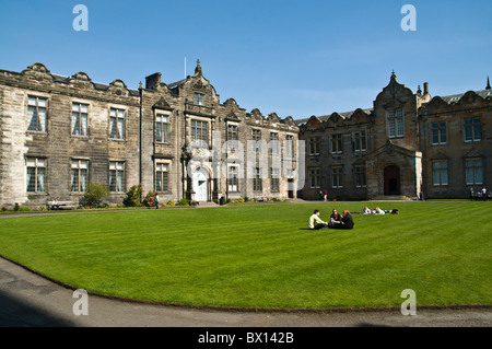 dh University of St Andrews ST ANDREWS FIFE studenti di relax Sale superiori e inferiori del college quandrangle salvator andrew Student Hall scozia regno unito Foto Stock