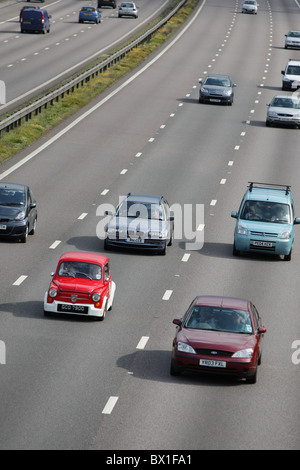 M11 Autostrada del traffico in Essex, dallo svincolo 6 (M25) di interscambio in viaggio verso lo svincolo 7 Harlow. Foto Stock