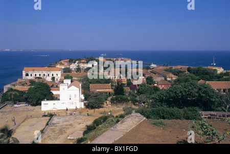 Africa coast ex schiavi case case Ile de Goree tetti panoramica mare Senegal Foto Stock