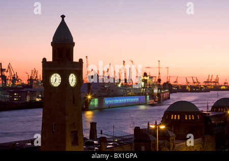 Tramonto al porto di Amburgo, Germania Foto Stock