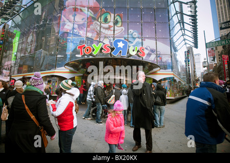 Il Toys R Us store in Times Square di Domenica, 5 dicembre 2010. (© Richard B. Levine) Foto Stock