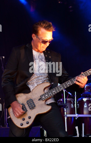 Spandau Ballet performing a Sandown Racecourse Foto Stock