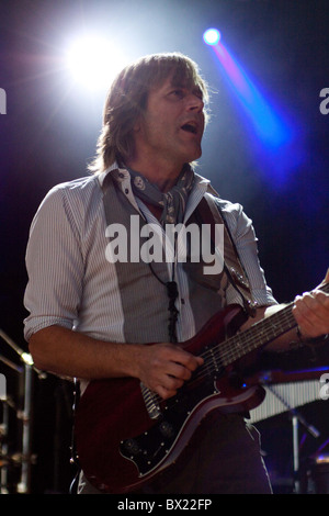 Spandau Ballet performing a Sandown Racecourse Foto Stock