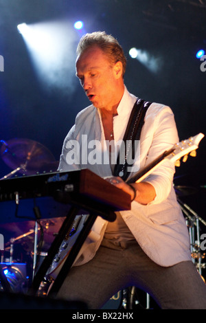 Spandau Ballet performing a Sandown Racecourse Foto Stock